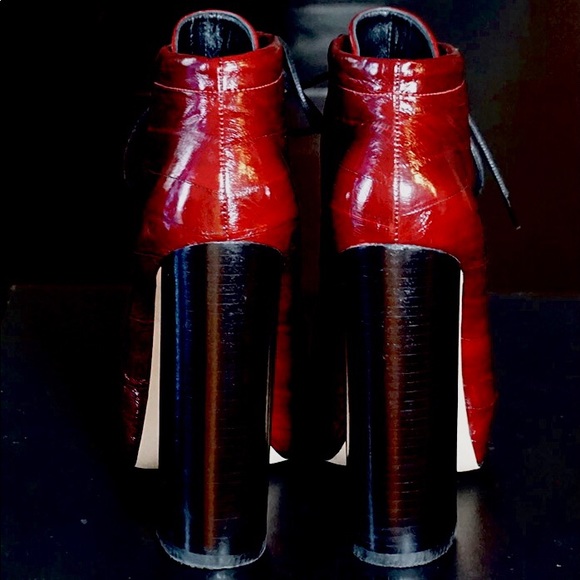 Alexander Wang burgundy boots in excellent condition. A timeless, stylish piece. - Picture 2 of 6